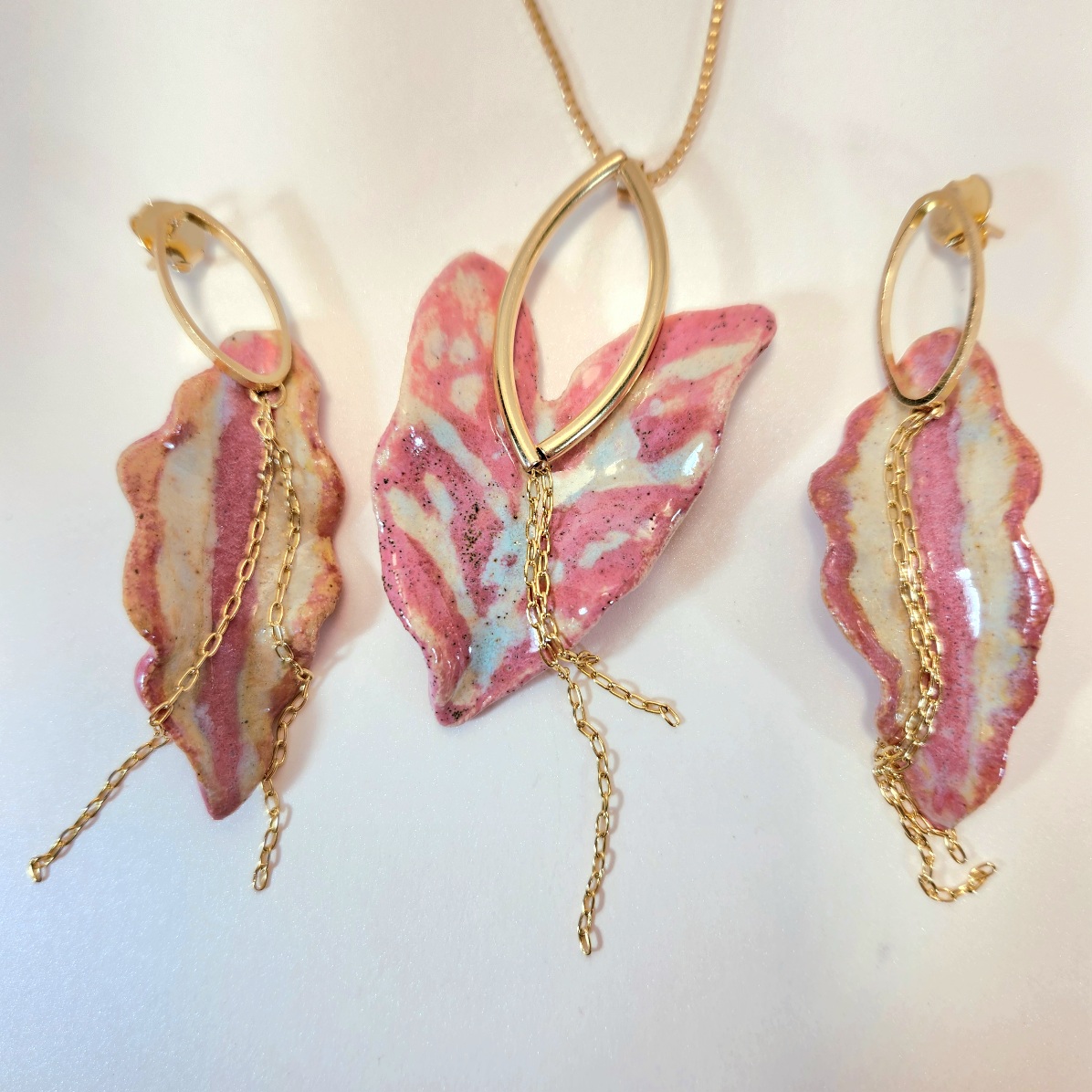 Conjunto folhas coral.