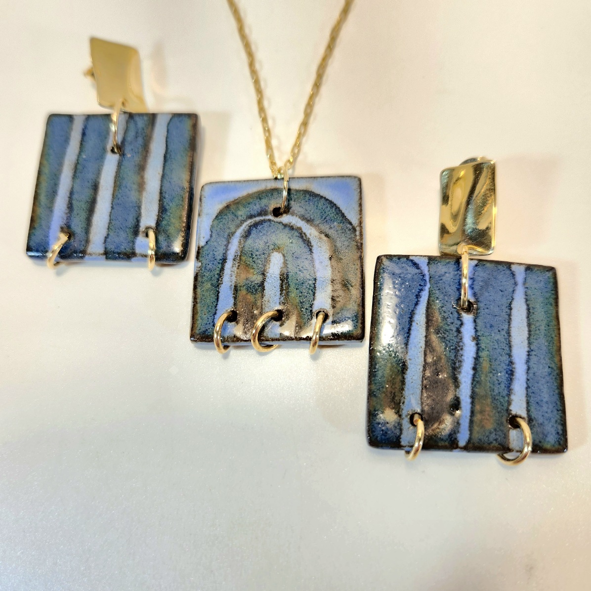 Conjunto rio que encontra o mar