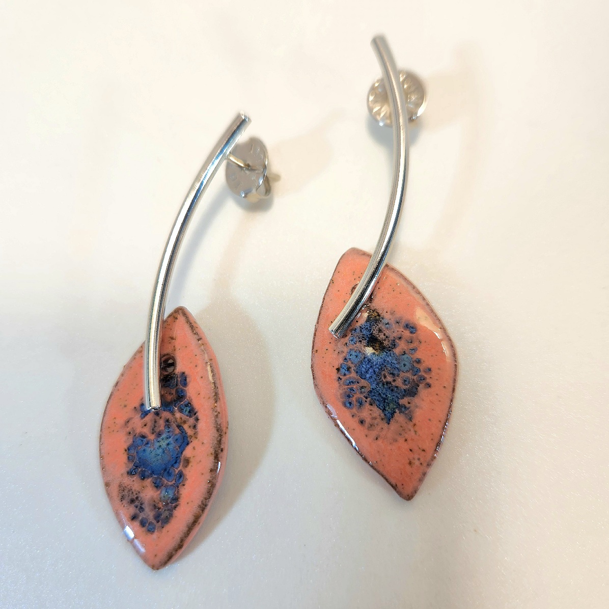 Brincos caricia coral.