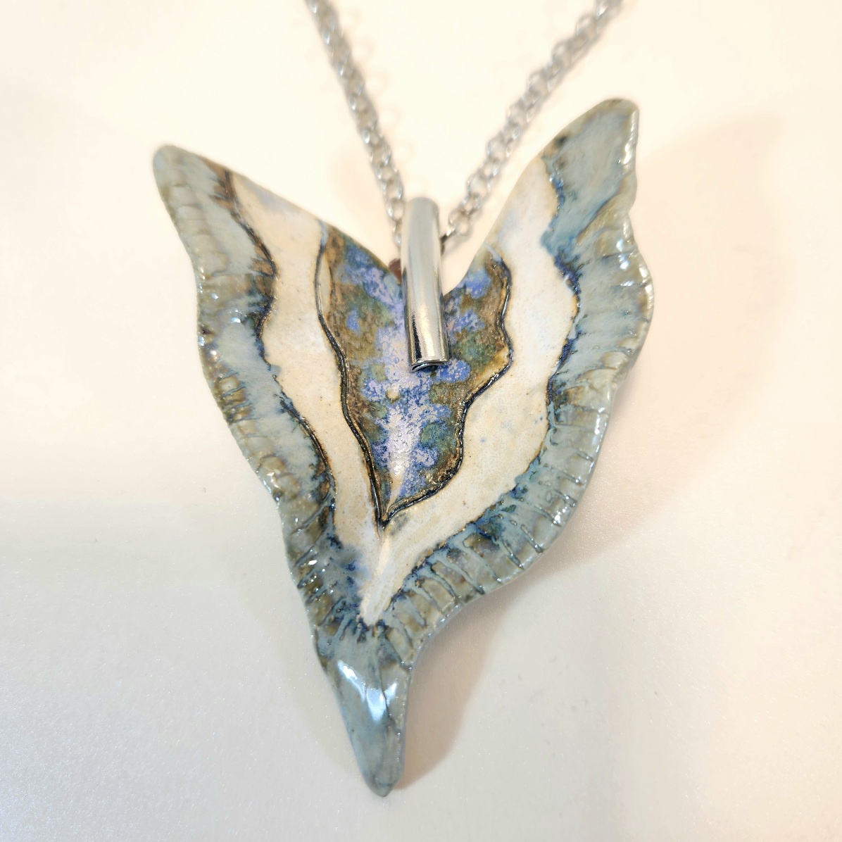 Colar borboleta diafana