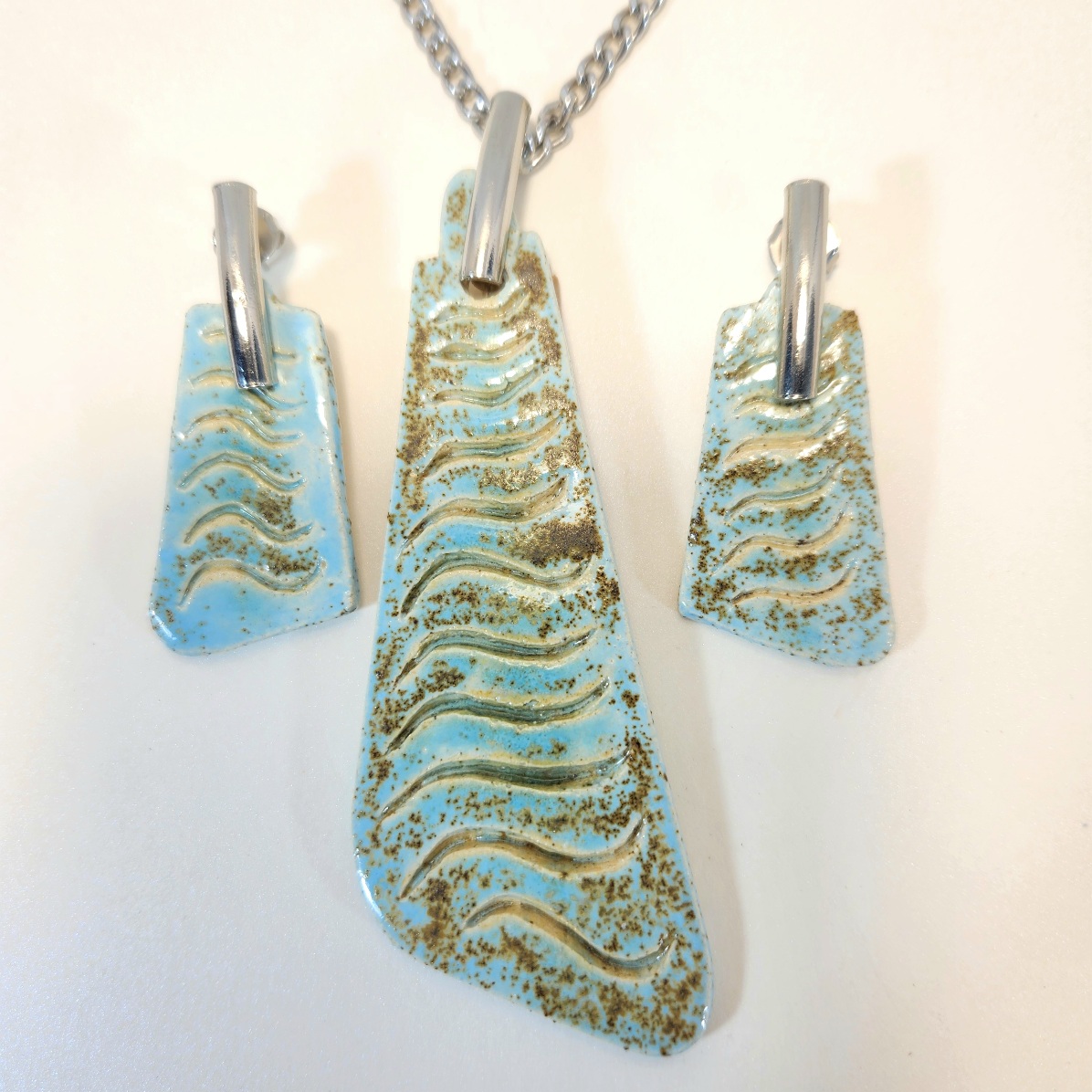 Conjunto ondas brilhantes.