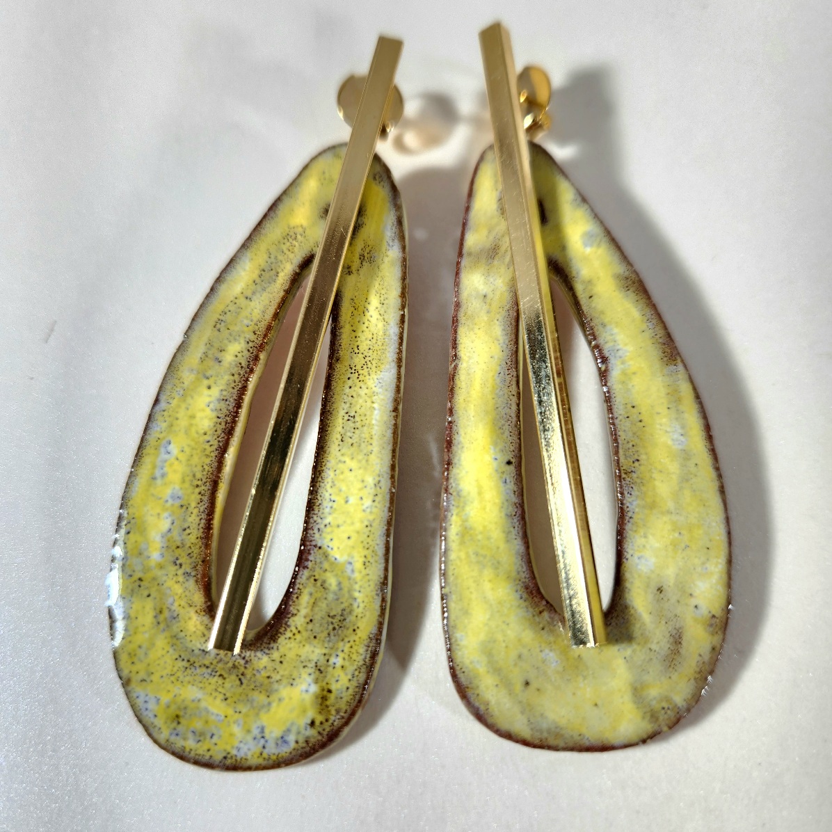 Brincos gotas de luz.