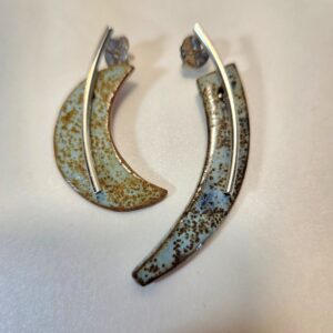 Brincos asimetricos azuis