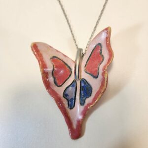 Colar borboleta rosa e azul