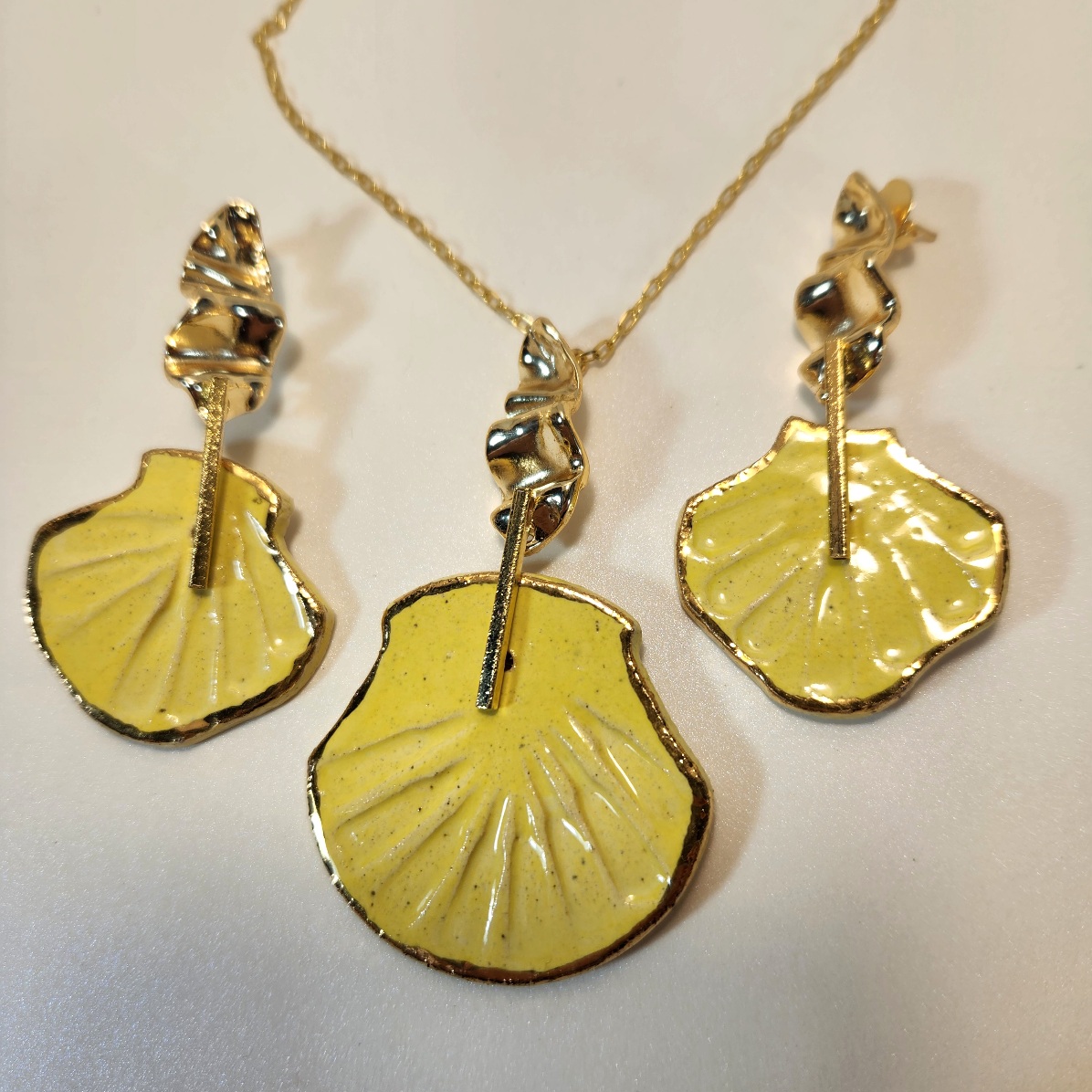 Conjunto amarelo solar