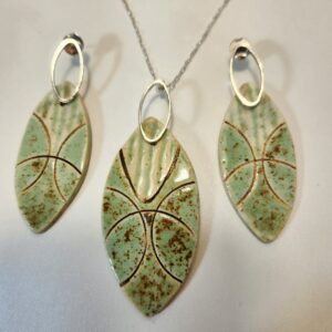 Conjunto verde com lineas