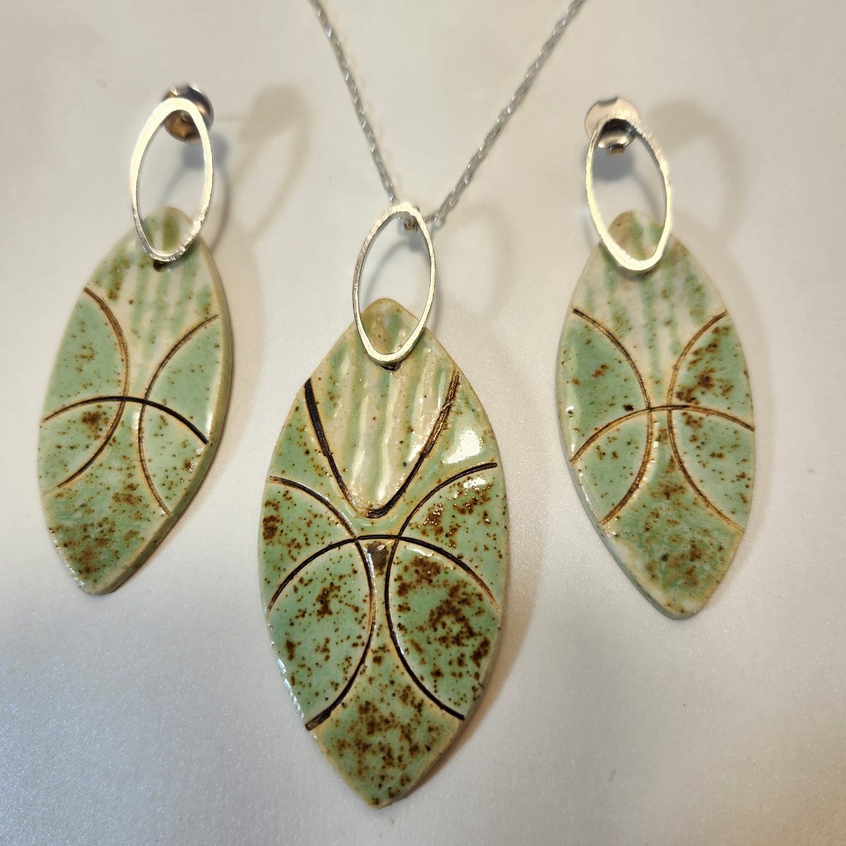 Conjunto verde com lineas